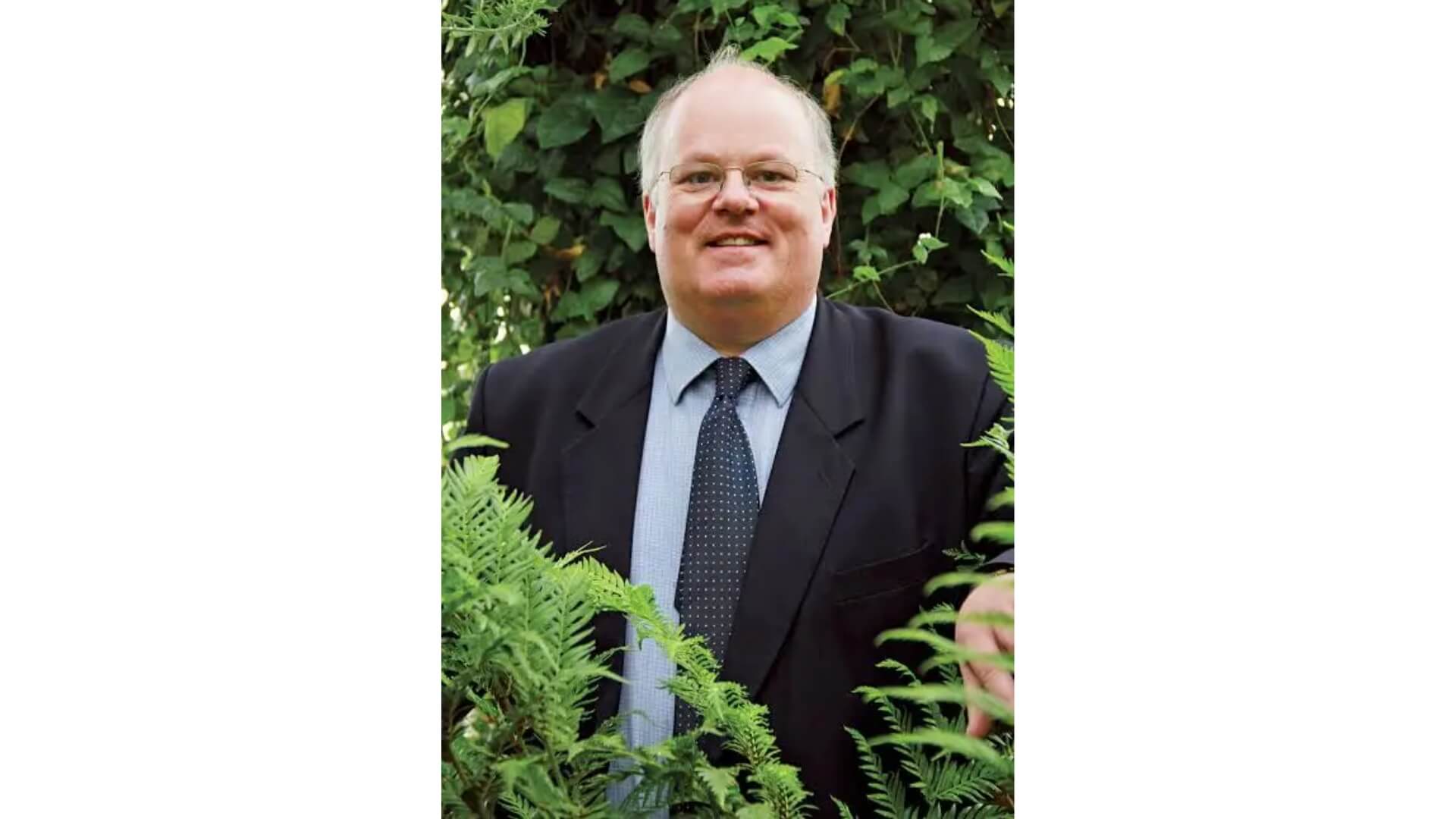 Peter Wyse Jackson wins Elizabeth Medal of Honour