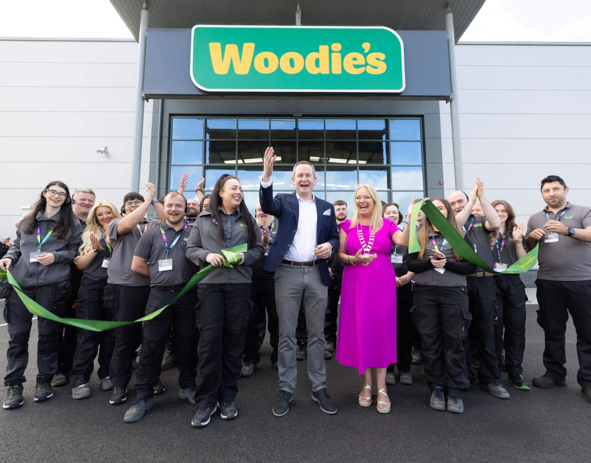 Woodie’s officially opens its first Co. Clare store creating 34 new jobs